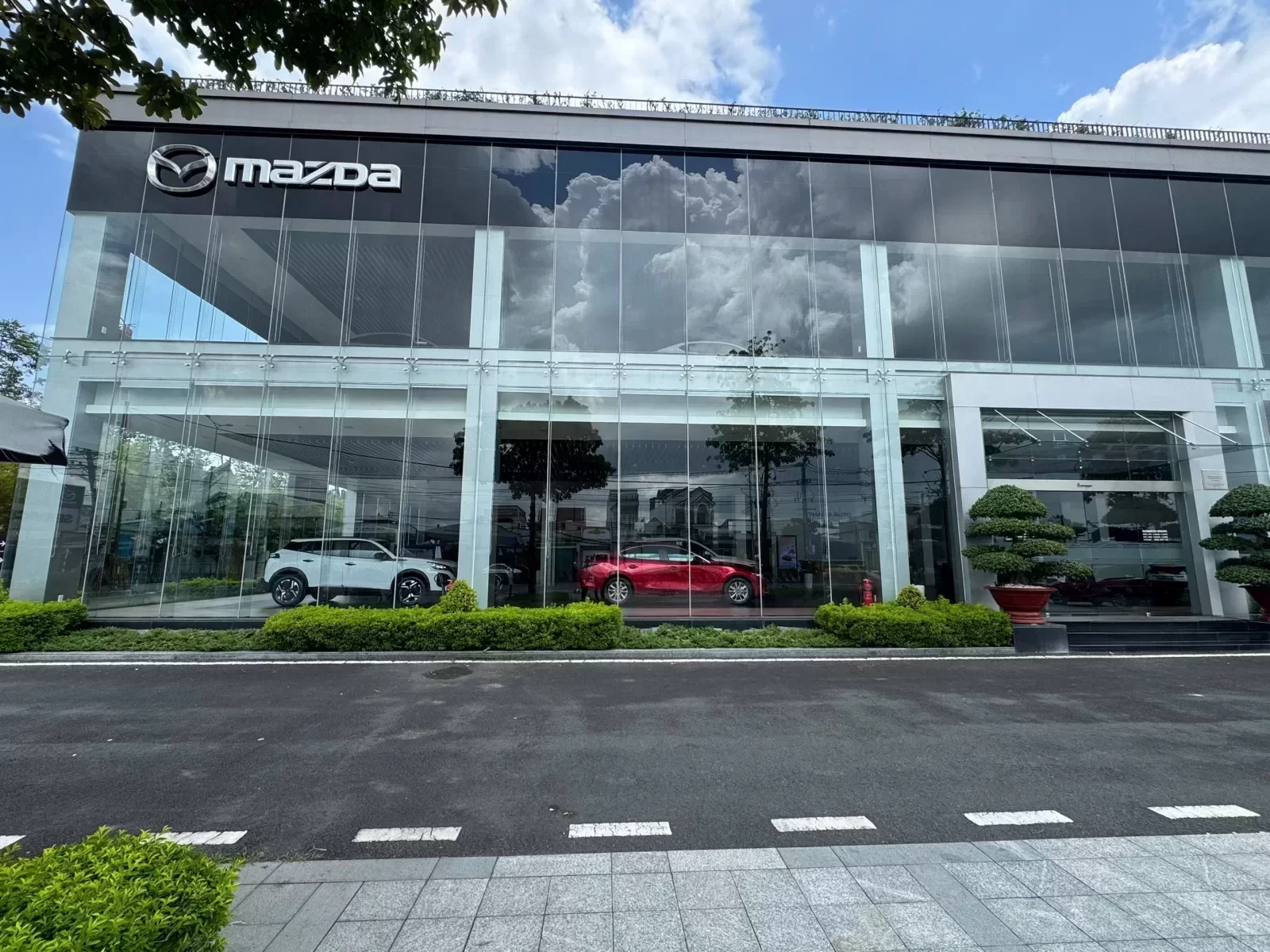 Hình ảnh showroom Mazda Quảng Ninh